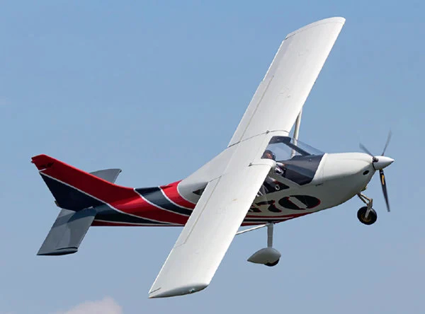 Groppo Aviation G-70 in salita, vista dal basso
